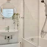 Апартаменты Stylisches Mit Terrasse Fuer Max 4 Personen In Naehe Zum Hbf Und Koblenzer-innenstadt Кобленц