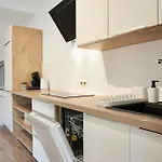 Stylisches Mit Terrasse Fuer Max 4 Personen In Naehe Zum Hbf Und Koblenzer-innenstadt *