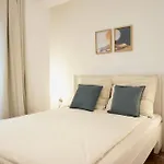 Stylisches Mit Terrasse Fuer Max 4 Personen In Naehe Zum Hbf Und Koblenzer-innenstadt * Кобленц