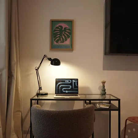 Stylisches Mit Terrasse Fuer Max 4 Personen In Naehe Zum Hbf Und Koblenzer-innenstadt Кобленц