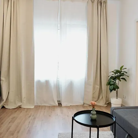 Stylisches Mit Terrasse Fuer Max 4 Personen In Naehe Zum Hbf Und Koblenzer-innenstadt Appartement Koblenz (Rhineland-Palatinate)