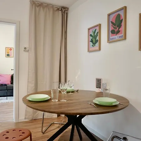 Stylisches Mit Terrasse Fuer Max 4 Personen In Naehe Zum Hbf Und Koblenzer-innenstadt