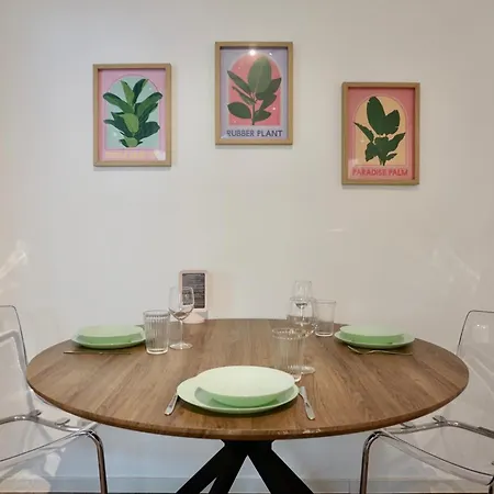 Stylisches Mit Terrasse Fuer Max 4 Personen In Naehe Zum Hbf Und Koblenzer-innenstadt Appartement