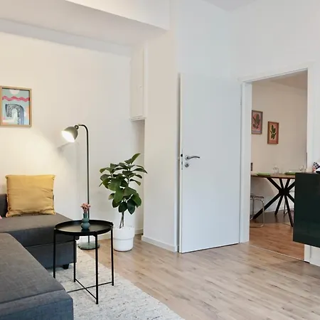 Stylisches Mit Terrasse Fuer Max 4 Personen In Naehe Zum Hbf Und Koblenzer-innenstadt Апартаменты Кобленц
