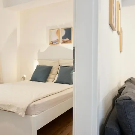 Stylisches Mit Terrasse Fuer Max 4 Personen In Naehe Zum Hbf Und Koblenzer-innenstadt * Koblenz (Rhineland-Palatinate)