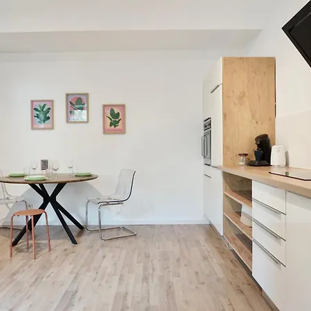 Appartement Stylisches Mit Terrasse Fuer Max 4 Personen In Naehe Zum Hbf Und Koblenzer-innenstadt *