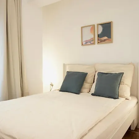 Stylisches Mit Terrasse Fuer Max 4 Personen In Naehe Zum Hbf Und Koblenzer-innenstadt * Koblenz (Rhineland-Palatinate)