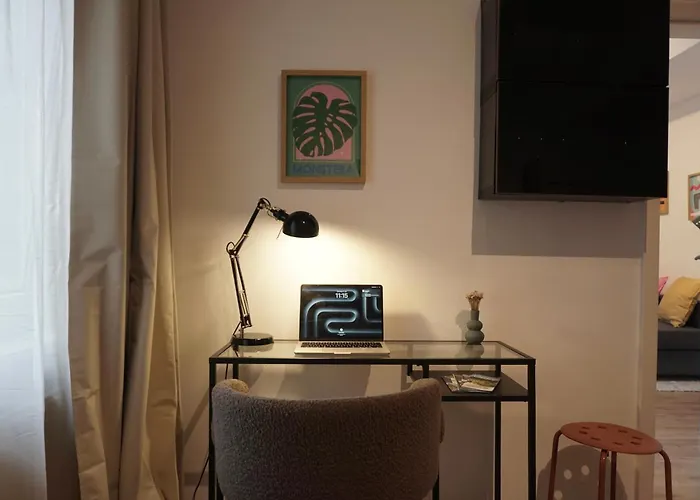 Stylisches Mit Terrasse Fuer Max 4 Personen In Naehe Zum Hbf Und Koblenzer-innenstadt Кобленц