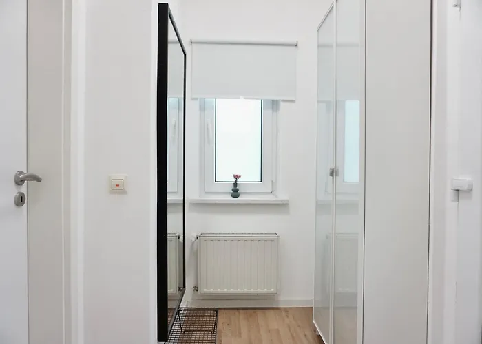 Stylisches Mit Terrasse Fuer Max 4 Personen In Naehe Zum Hbf Und Koblenzer-innenstadt * Кобленц