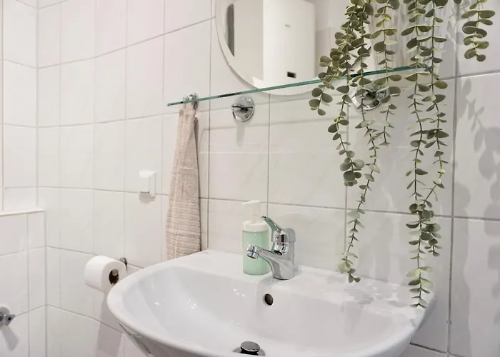 Stylisches Mit Terrasse Fuer Max 4 Personen In Naehe Zum Hbf Und Koblenzer-innenstadt Апартаменты Кобленц