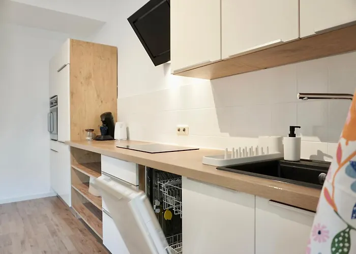 Stylisches Mit Terrasse Fuer Max 4 Personen In Naehe Zum Hbf Und Koblenzer-innenstadt *