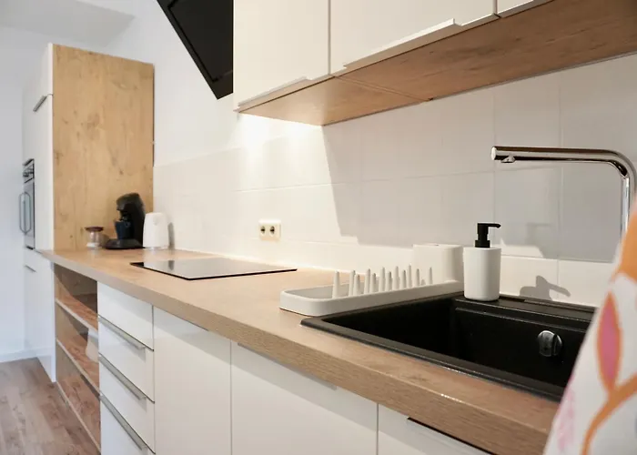 Апартаменты Stylisches Mit Terrasse Fuer Max 4 Personen In Naehe Zum Hbf Und Koblenzer-innenstadt Кобленц