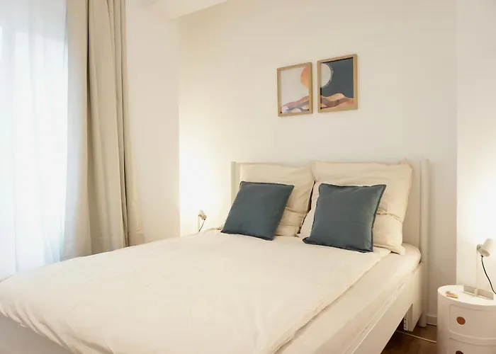 Stylisches Mit Terrasse Fuer Max 4 Personen In Naehe Zum Hbf Und Koblenzer-innenstadt * Кобленц